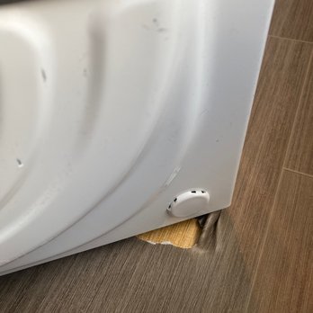 EkoMovers - Ohio - Torn floor from them moving my washer/dryer - Movers Near Me