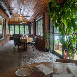Conewago Inn - Porch dining for nice days