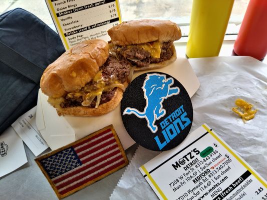 Motz’s Burgers by null