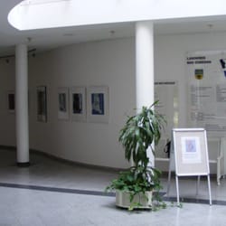 Kreisverwaltung Bad Doberan - Bilder im Foyer
