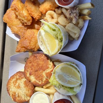 The Hook - Seafood combo platter and crab cakes - good flavoring and proportions - Seafood Near Me - San Francisco, California