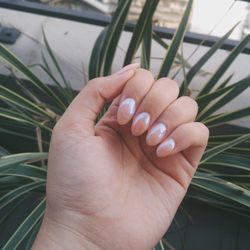D Uñas - Uñas esculpidas en forma de almendra/stiletto.