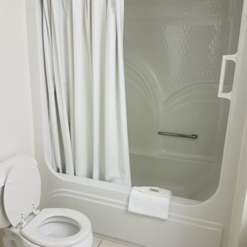 Mountain Host Motor Inn - Hotels Near Me - Iron Mountain, Michigan