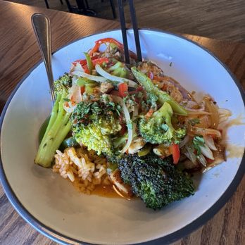 Traveler’s Alehouse - Asian Stir Fry - New American Near Me - Fairhaven, Massachusetts Traveler’s Alehouse - Asian Stir Fry - New American Near Me - Fairhaven, Massachusetts