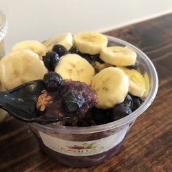 Canela's Fresh Smoothies & Juices - Berry Refresh Bowl
