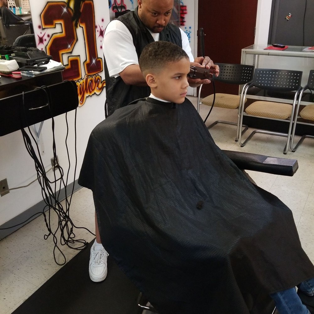 Barber T doing his thing in Fade'm Up.