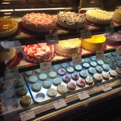 Lia's Cakes in Season