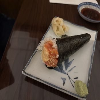 Tomo21 Sushi - hand roll - Sushi Bars Near Me - New York, New York Tomo21 Sushi - hand roll - Sushi Bars Near Me - New York, New York
