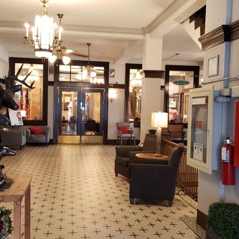 Queen St Grille - Hotel Redlands lobby entrance - New American Near Me - Palestine, Texas Queen St Grille - Hotel Redlands lobby entrance - New American Near Me - Palestine, Texas