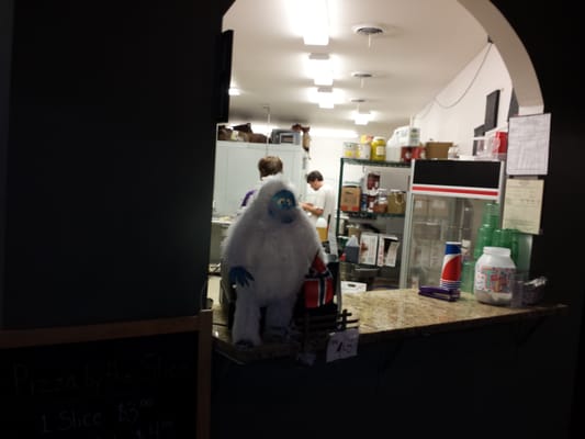 Famous Yeti's Pizza by null