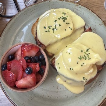 Maple & Yolk - OG Benedict, with fresh fruit and GF bread - Breakfast & Brunch Near Me - Urbana, Illinois Maple & Yolk - OG Benedict, with fresh fruit and GF bread - Breakfast & Brunch Near Me - Urbana, Illinois