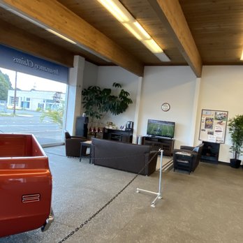 Gt Collision Center - Customer Waiting Area - Body Shops Near Me - Longview, Washington Gt Collision Center - Customer Waiting Area - Body Shops Near Me - Longview, Washington