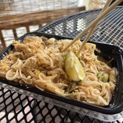 Angkor Wat Restaurant - Chicken pad Thai