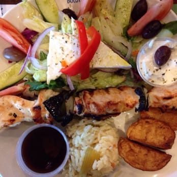 Au Vieux Duluth - Brochette de poulet avec salade grec (extra) et sauce tzatziki (extra). - Steakhouses Near Me - Saint-Nicolas, Quebec Au Vieux Duluth - Brochette de poulet avec salade grec (extra) et sauce tzatziki (extra). - Steakhouses Near Me - Saint-Nicolas, Quebec
