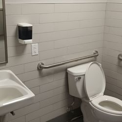 Speed Queen Laundry - Super clean bathroom