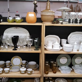 Lexington Peddlers Mall - Glass items are bountiful - Flea Markets Near Me - Lexington, Kentucky