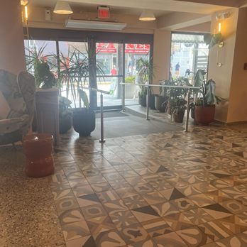 HiBird - Lobby - Hotels Near Me - San Juan, Puerto Rico