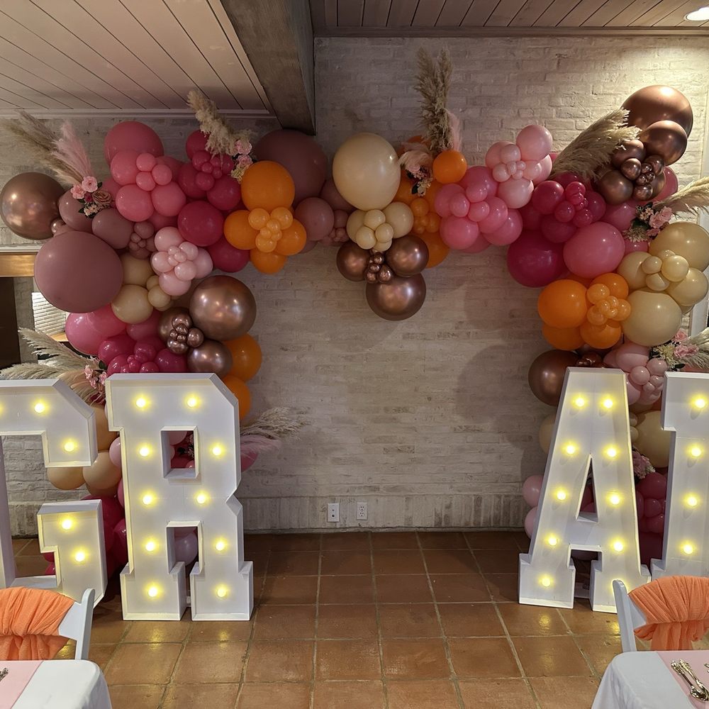 MR Cool Party Events - Balloon arch with flowers - Balloon Services Near Me - San Antonio, Texas MR Cool Party Events - Balloon arch with flowers - Balloon Services Near Me - San Antonio, Texas