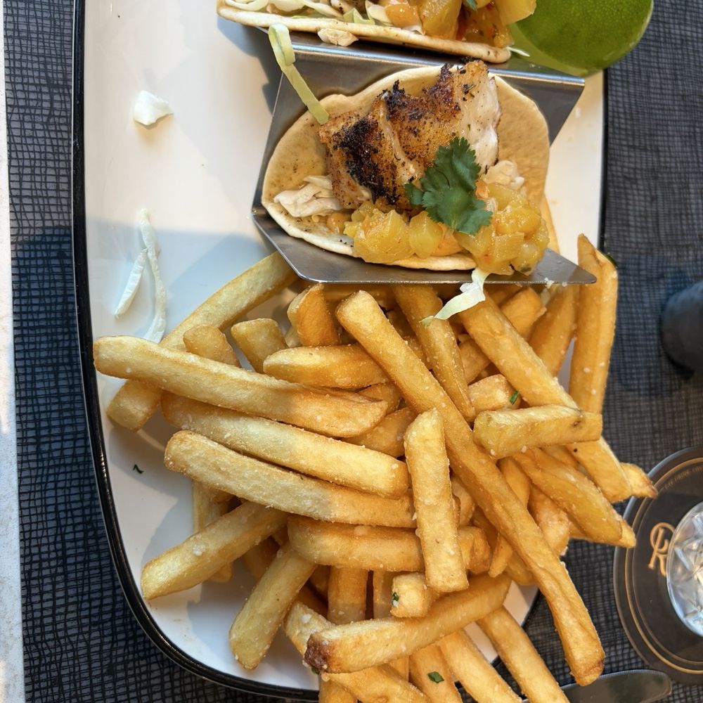 Cirque St. Armands Beachside - Ringside - Fish tacos - Seafood Near Me - Sarasota, Florida Cirque St. Armands Beachside - Ringside - Fish tacos - Seafood Near Me - Sarasota, Florida