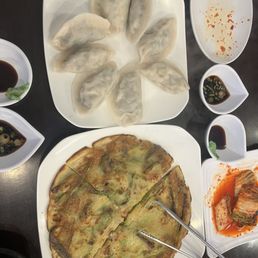 Seafood pajeon, steamed dumplings Seafood pajeon, steamed dumplings