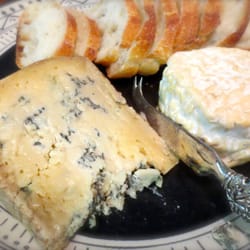 Shellbark Hollow Farm - CHEESE: Shellbark Hollow Farm Aurora's Cloud (right)