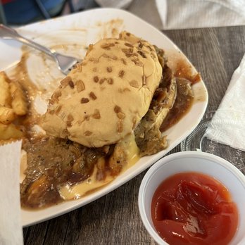 The Green Table Restaurant - Un-Beef N Cheddar sandwich - Vegan Near Me - Palm Harbor, Florida