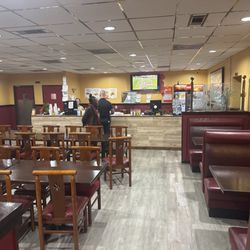 Yummy Wings & Fish - Dining room