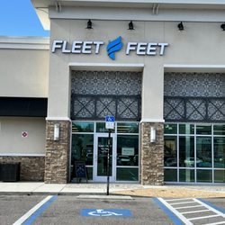 Fleet Feet Flatwoods storefront view!