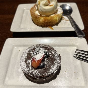 Houlihan's Mt. Lebanon - BROWNIE BATTER CAKE and SALTED CARAMEL GOOEY BUTTER CAKE - Bars Near Me - Pittsburgh, Pennsylvania