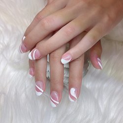 Daisy Nails