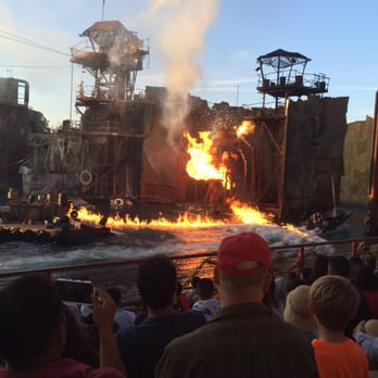 WaterWorld - Waterworld show - Amusement Parks Near Me - Universal City, California WaterWorld - Waterworld show - Amusement Parks Near Me - Universal City, California