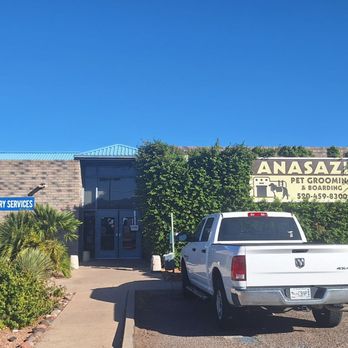 Nobel Jackson, DVM - Outside - Veterinarians Near Me - Sierra Vista, Arizona