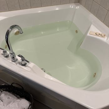 Best Western Plus Steeplegate Inn - Water took forever, if turned up too high faucet vibrated violently and the water was green? Smelled fine but odd.. - Hotels Near Me - Davenport, Iowa