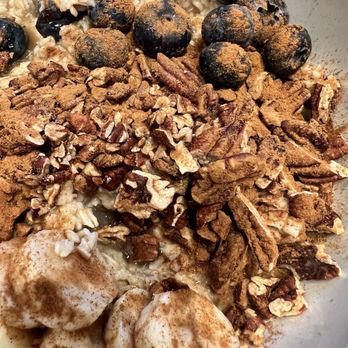 Shortwave Coffee - Oatmeal top with blueberries, pecans, banana and cinnamon - Coffee & Tea Near Me - Tampa, Florida