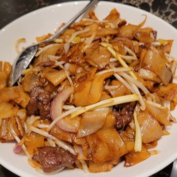 Dragon Beaux - Wagyu beef chow fun (very bland) - Chinese Near Me - Elk Grove, California Dragon Beaux - Wagyu beef chow fun (very bland) - Chinese Near Me - Elk Grove, California