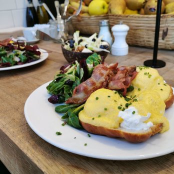 Marcelle - Eggs Benny with bacon - Breakfast & Brunch Near Me - Paris, 75