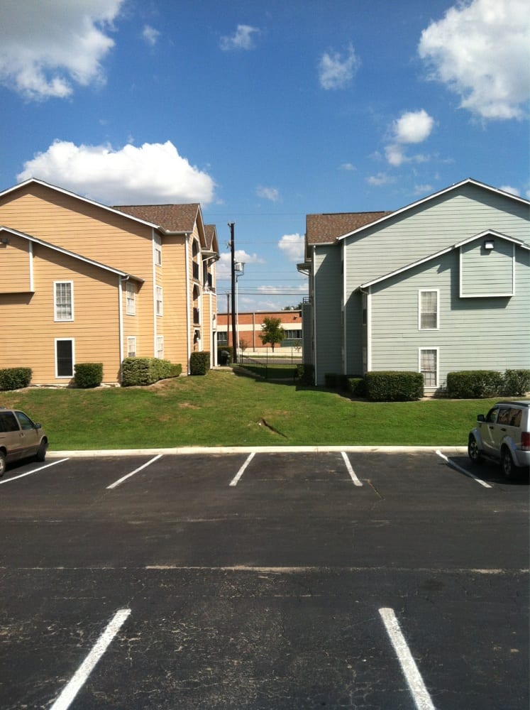 CALLAGHAN CROSSING 3631 Callaghan Rd, San Antonio, Texas Apartments