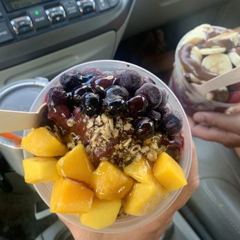 Beach Bowls - Açaà bowl with fresh mango and blueberries - Acai Bowls Near Me - Fenwick Island, Delaware Beach Bowls - Açaà bowl with fresh mango and blueberries - Acai Bowls Near Me - Fenwick Island, Delaware