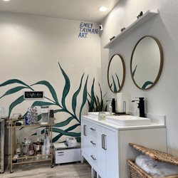 Sinks and drink bar !