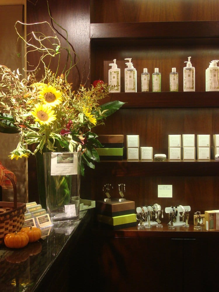 Sara's Esthetics Logo