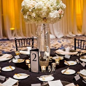 Whimsey Florals - Centrepiece - Florists Near Me Whimsey Florals - Centrepiece - Florists Near Me