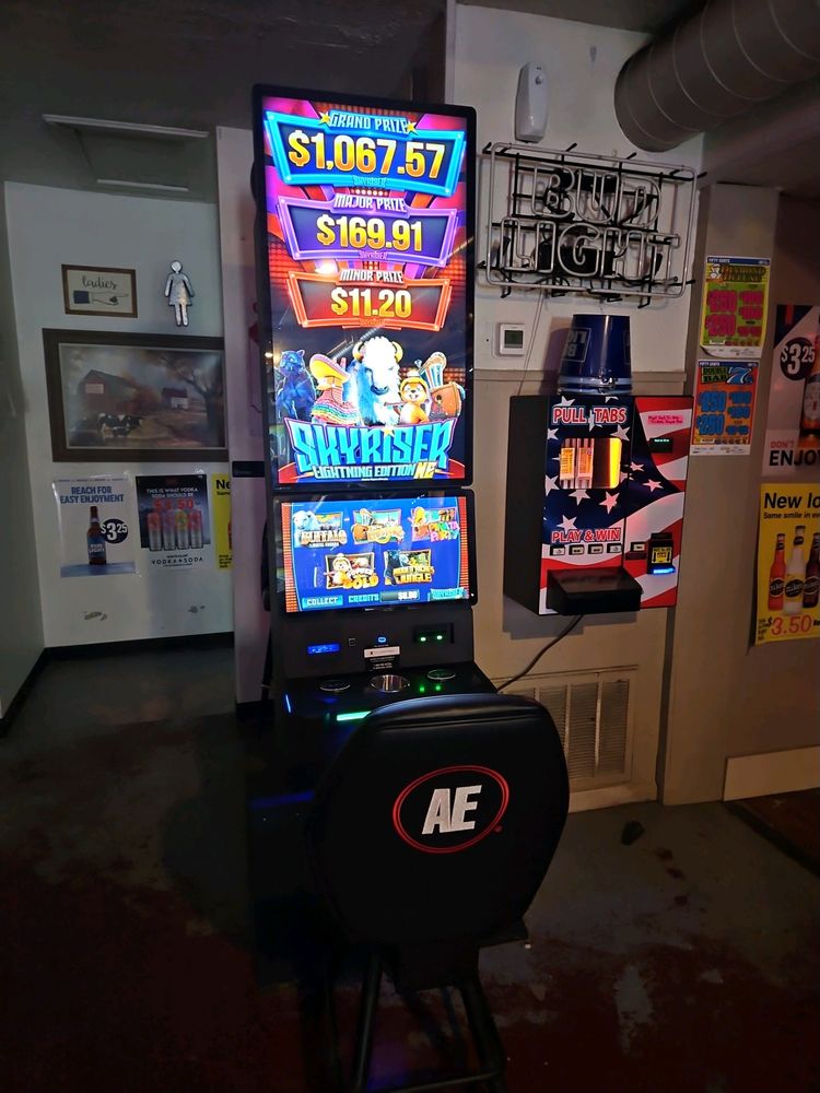 The Quonset Bar and Grill Logo