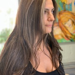 Saranda Salon