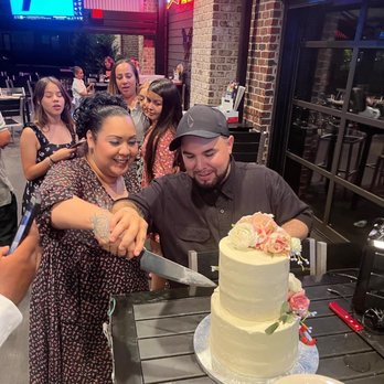 Bubba's 33 - Cutting the cake - Burgers Near Me - San Antonio, Texas Bubba's 33 - Cutting the cake - Burgers Near Me - San Antonio, Texas