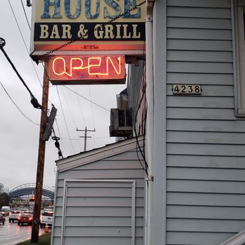 Ice House Bar and Grill - neon sign - Bars Near Me - Milwaukee, Wisconsin Ice House Bar and Grill - neon sign - Bars Near Me - Milwaukee, Wisconsin