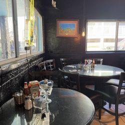 Lisa's Cafe - Cute small breakfast place