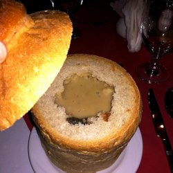 Karczma Pod Wielką Solą - Zuppa di funghi servita in un tegame di.. pane! Da non perdere.