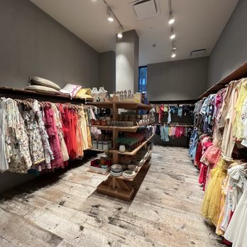 Anthropologie - Sales and clearance room perfectly organized - Women's Clothing Near Me - Los Angeles, California Anthropologie - Sales and clearance room perfectly organized - Women's Clothing Near Me - Los Angeles, California