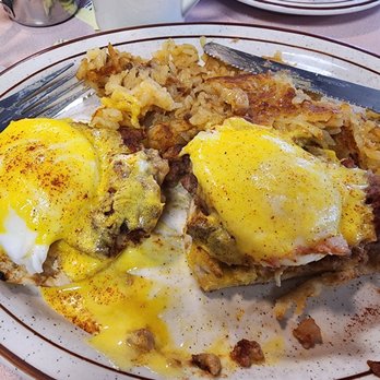 Harry's Breakfast Pancakes - Irish Eggs Benedict with hashbrowns was good, hashbrowns could have been crisper for my liking - Pancakes Near Me - Myrtle Beach, South Carolina Harry's Breakfast Pancakes - Irish Eggs Benedict with hashbrowns was good, hashbrowns could have been crisper for my liking - Pancakes Near Me - Myrtle Beach, South Carolina
