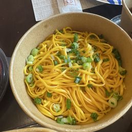 Lomein with oil and scallions